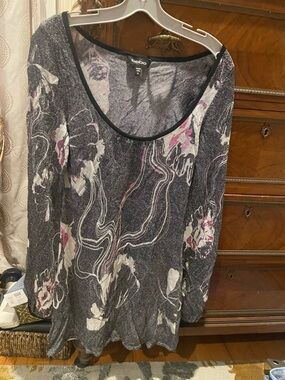 bebe Metallic Floral Scoop Neck mini dress - or long top Gray with Pink size M